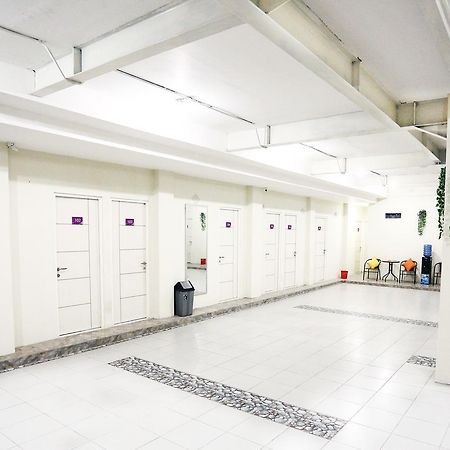 C.Stone Hotel Surabaya Esterno foto