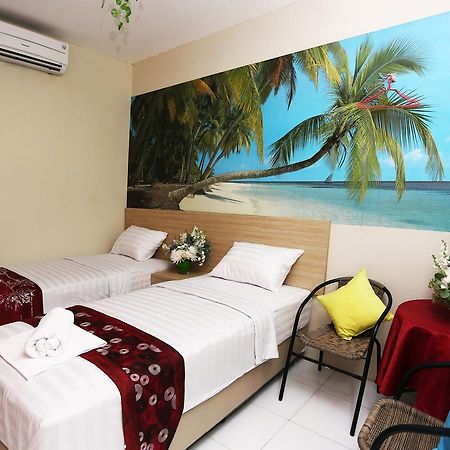 C.Stone Hotel Surabaya Esterno foto
