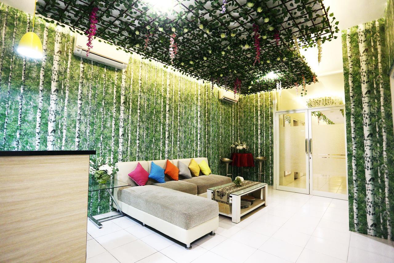 C.Stone Hotel Surabaya Esterno foto