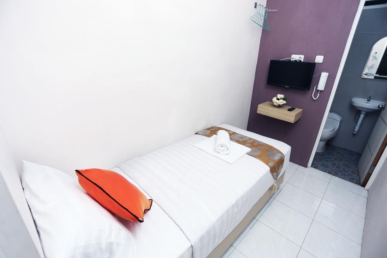 C.Stone Hotel Surabaya Esterno foto